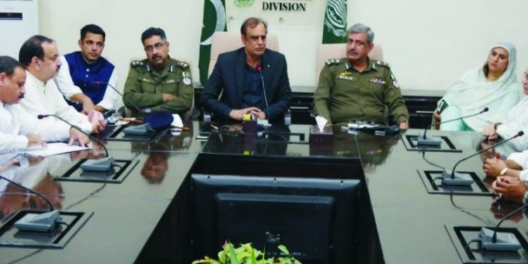 تاجر حضرات انرجی کی بچت کیلئے مارکیٹوں کو رات 9 بجے بند کریں۔ڈویژنل کمشنر