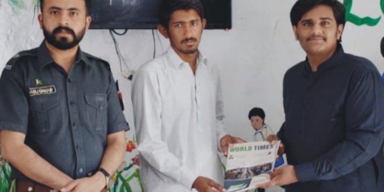 سینٹرل جیل کے نوعمر اسیران کو مختلف سکولوں کے طالب علموں کی طرف سے کتابوں کا تحفہ