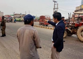 ڈپٹی کمشنر کا سمندری روڈ کا دورہ تعمیر و مرمت کا جائزہ لیا