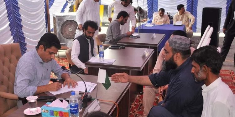 ڈپٹی کمشنر نے عوامی خدمت کچہری میں شہریوں کے مسائل سنے