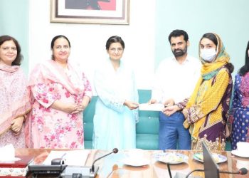 جی سی ویمن یونیورسٹی کی 695 طالبات میں 56 ملین کے چیک تقسیم