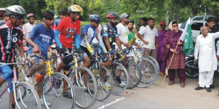 ڈائمنڈ جوبلی جشن آزادی کے حوالے سے کینال روڈ پر سائیکل ریلی کا انعقاد
