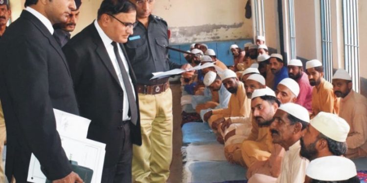 ڈسٹرکٹ اینڈ سیشن جج چنیوٹ نے سنٹرل جیل فیصل آباد کا دورہ کیا