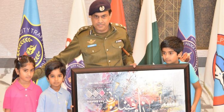 سی پی او عمر سعید کی شہید انسپکٹر محمد عمران کی فیملی سے پولیس ویژن کمپلیس میں ملاقات