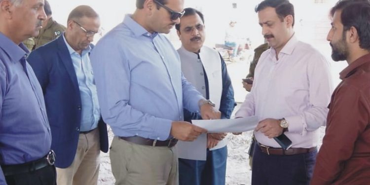 نشاط آباد اوور ہیڈ برج کی تزئین وآرائش پر کام کا آغاز