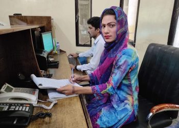 فیصل آباد میں خواجہ سرا کا نوکری مل گئی 