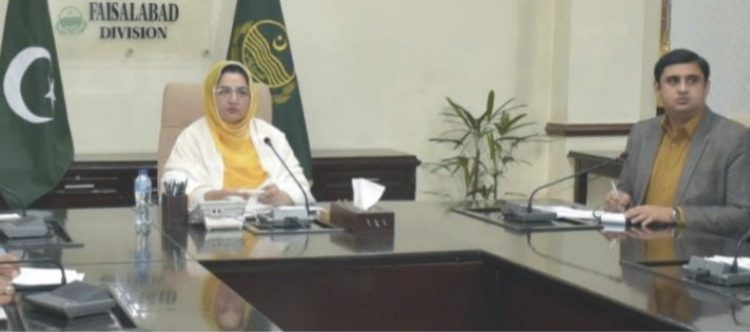 کمشنر فیصل آباد کا انٹرا سٹی ٹرانسپورٹ شروع کرنے کا عندیہ