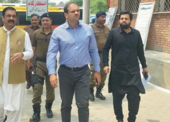 ڈپٹی کمشنر علی عنان قمر کا سٹی ٹرانسپورٹ ٹرمینل کا اچانک دورہ