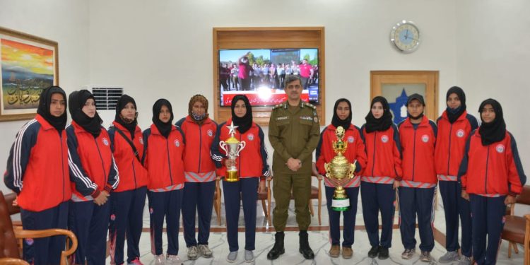 فیصل آباد پولیس کی وویمن ٹیم نے ہینڈ بال میچ جیت لیا