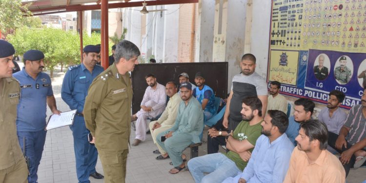 س پی او فیصل آباد کاپیپلز کالونی ڈرائیونگ سکول لائسنسنگ برانچ کا دورہ