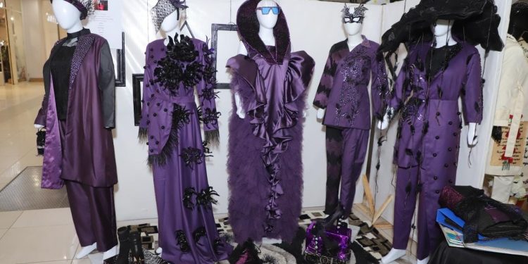 جی سی ویمن یونیورسٹی کیطرف سے لائلپور گیلیریا میں فیشن ڈیزائن ڈسپلے کا انعقاد کیا گیا