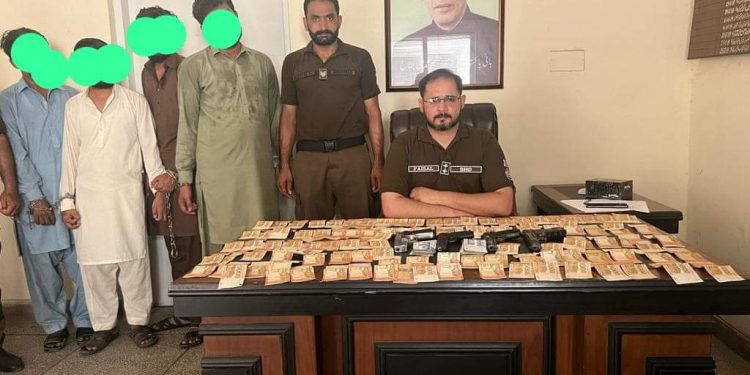 سٹی پولیس آفیسرعثمان اکرم گوندل  کی ہدایت  پر فیصل آباد میں جرائم پیشہ عناصر کی خلاف بھرپور کریک ڈاؤن جاری