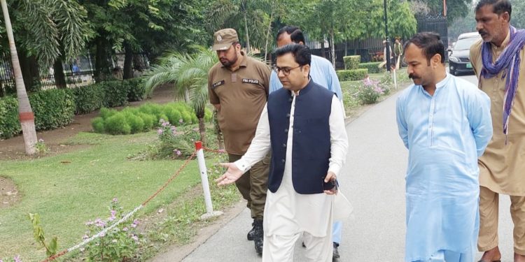 ڈائریکٹر جنرل پارکس اینڈ ہارٹیکلچر اتھارٹی جناب ضمیر حسین نے اپنے عہدے کا چارج سنبھال لیا