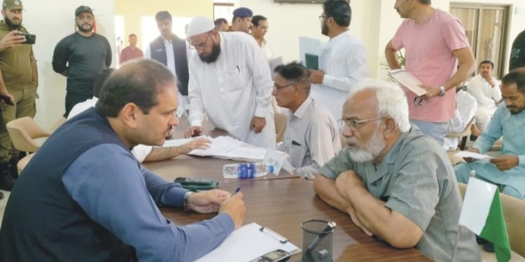 ڈی سی آفس میں کھلی کچہری کا انعقاد