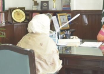 کمشنر فیصل آباد عوام کی خدمت کے لیے متحرک 