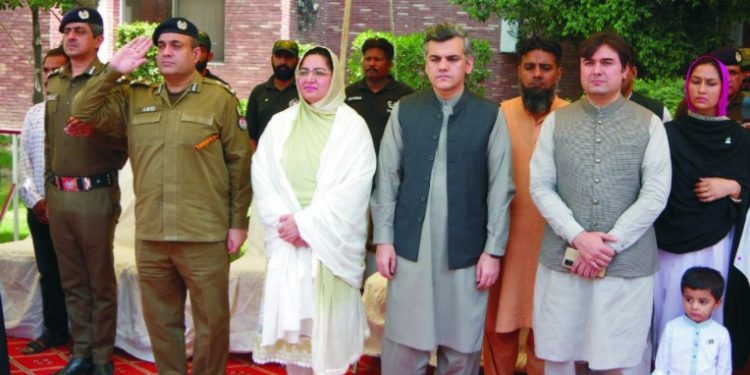 شہداء کے خاندان ہمارے ماتھے کا جھومر ہیں۔ کمشنر فیصل آباد