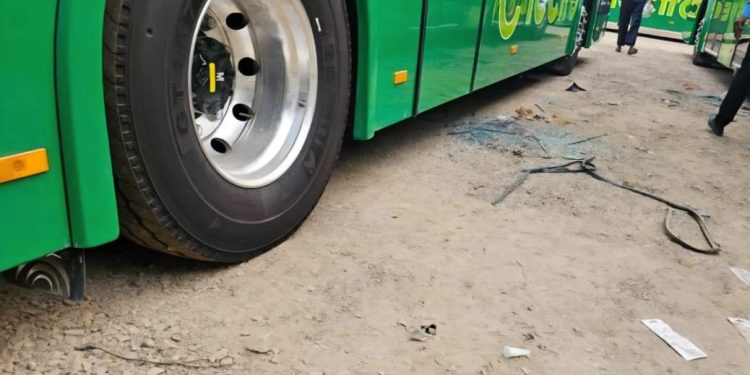 گرین الیکٹرک بس سروس 3 روز میں چار بسیں حادثات کا شکار